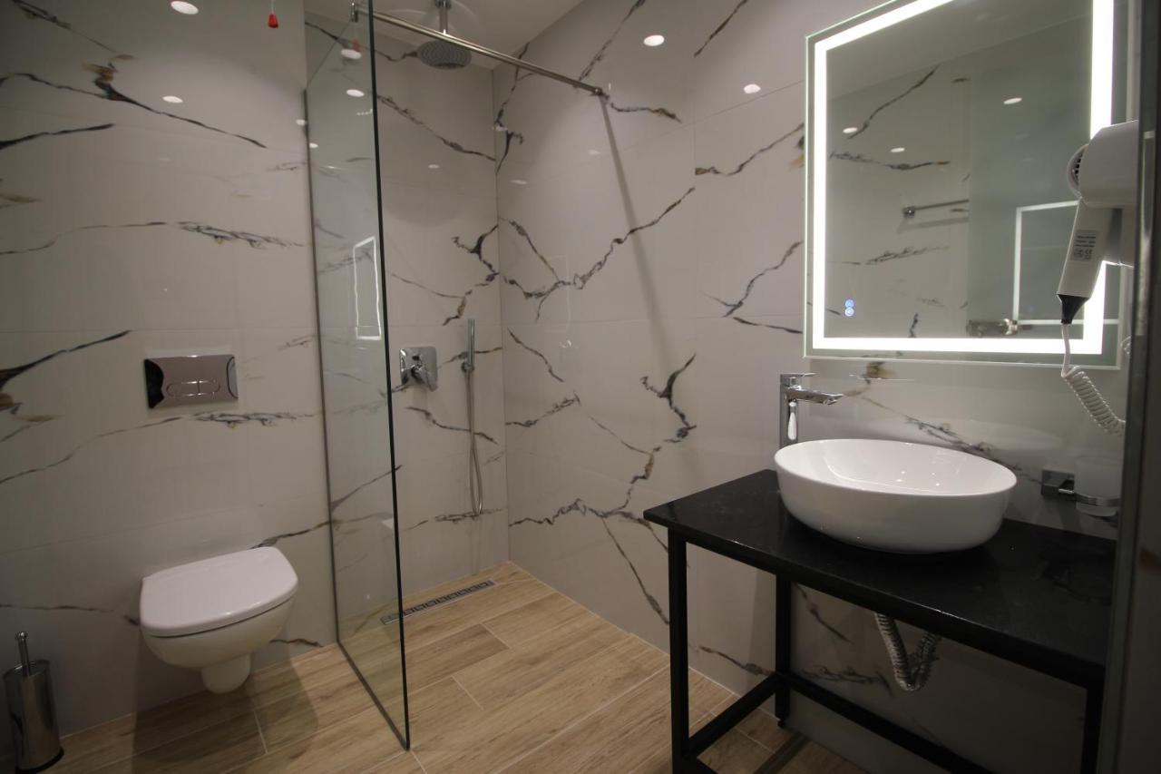 Julia Hotel Саранде Екстериор снимка