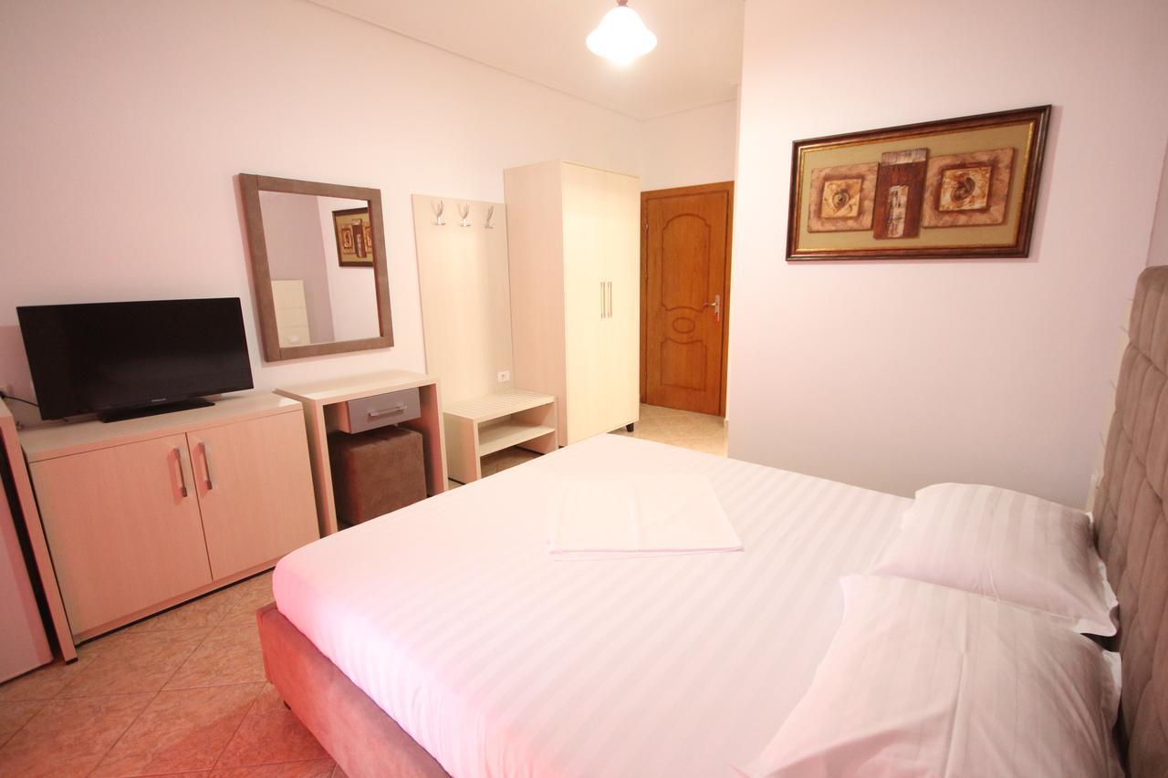 Julia Hotel Саранде Екстериор снимка