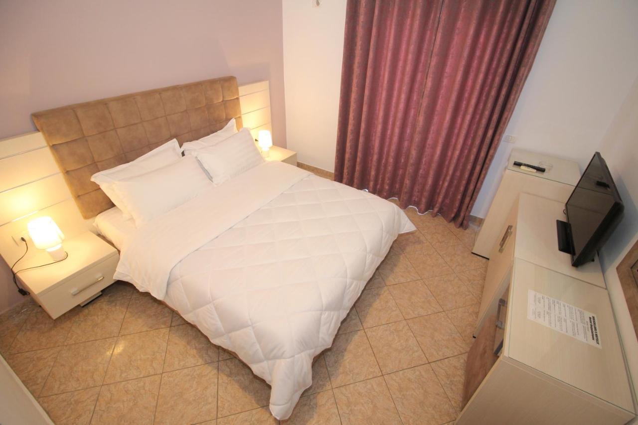 Julia Hotel Саранде Екстериор снимка