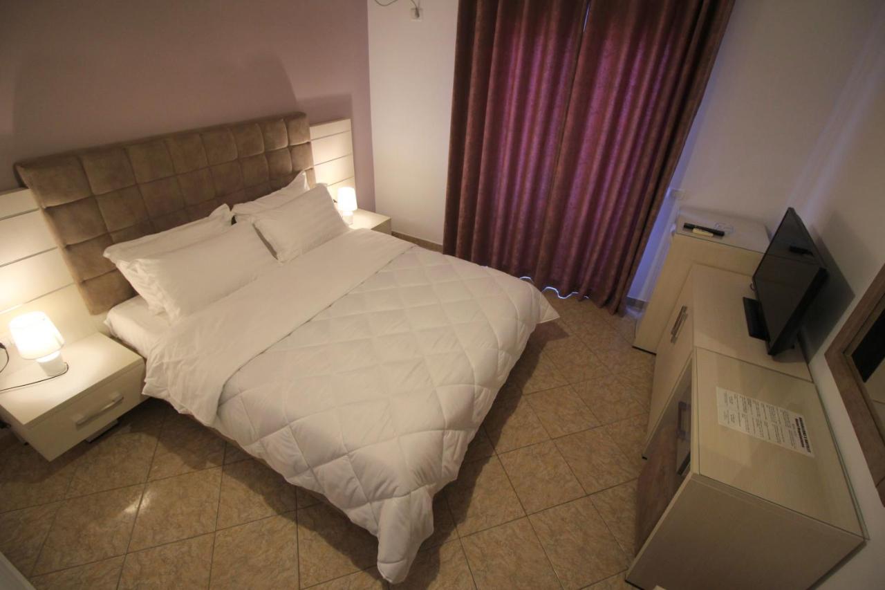 Julia Hotel Саранде Екстериор снимка