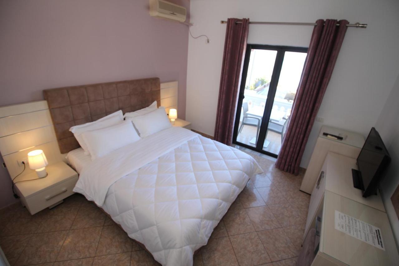 Julia Hotel Саранде Екстериор снимка