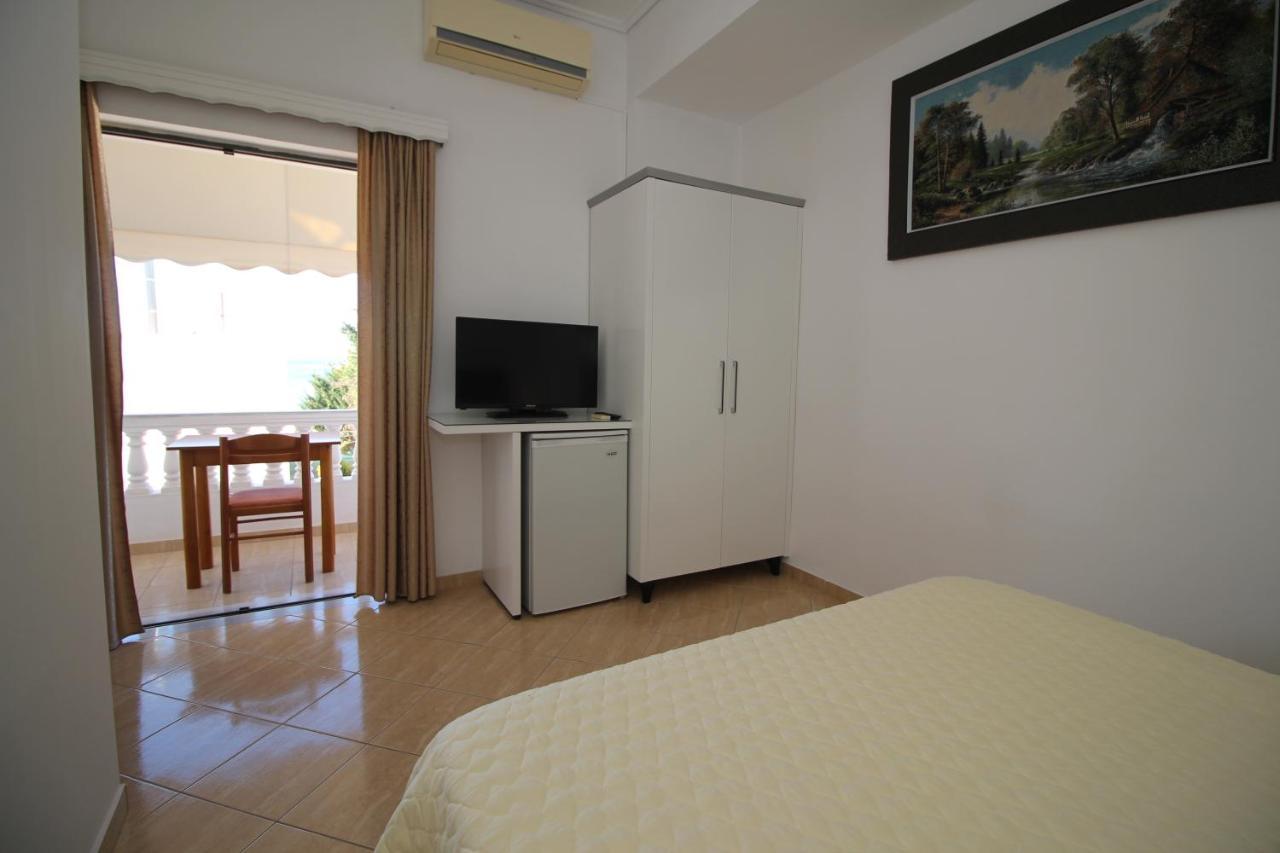 Julia Hotel Саранде Екстериор снимка