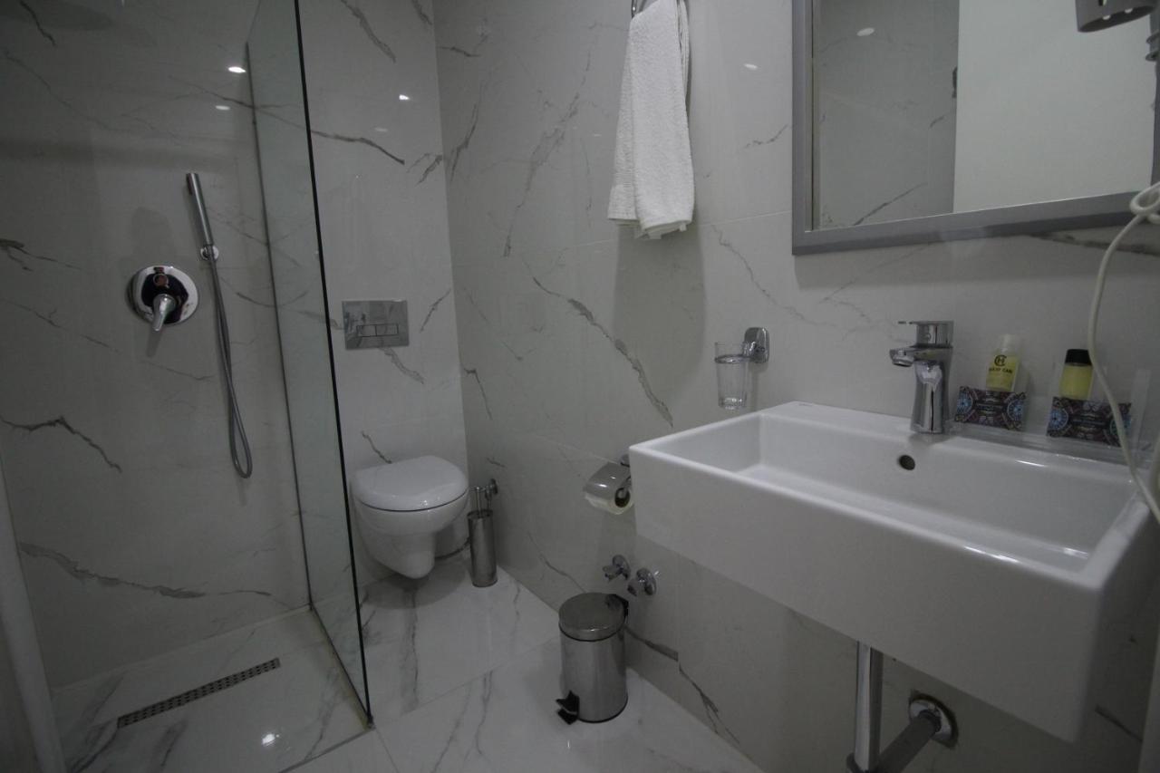 Julia Hotel Саранде Екстериор снимка