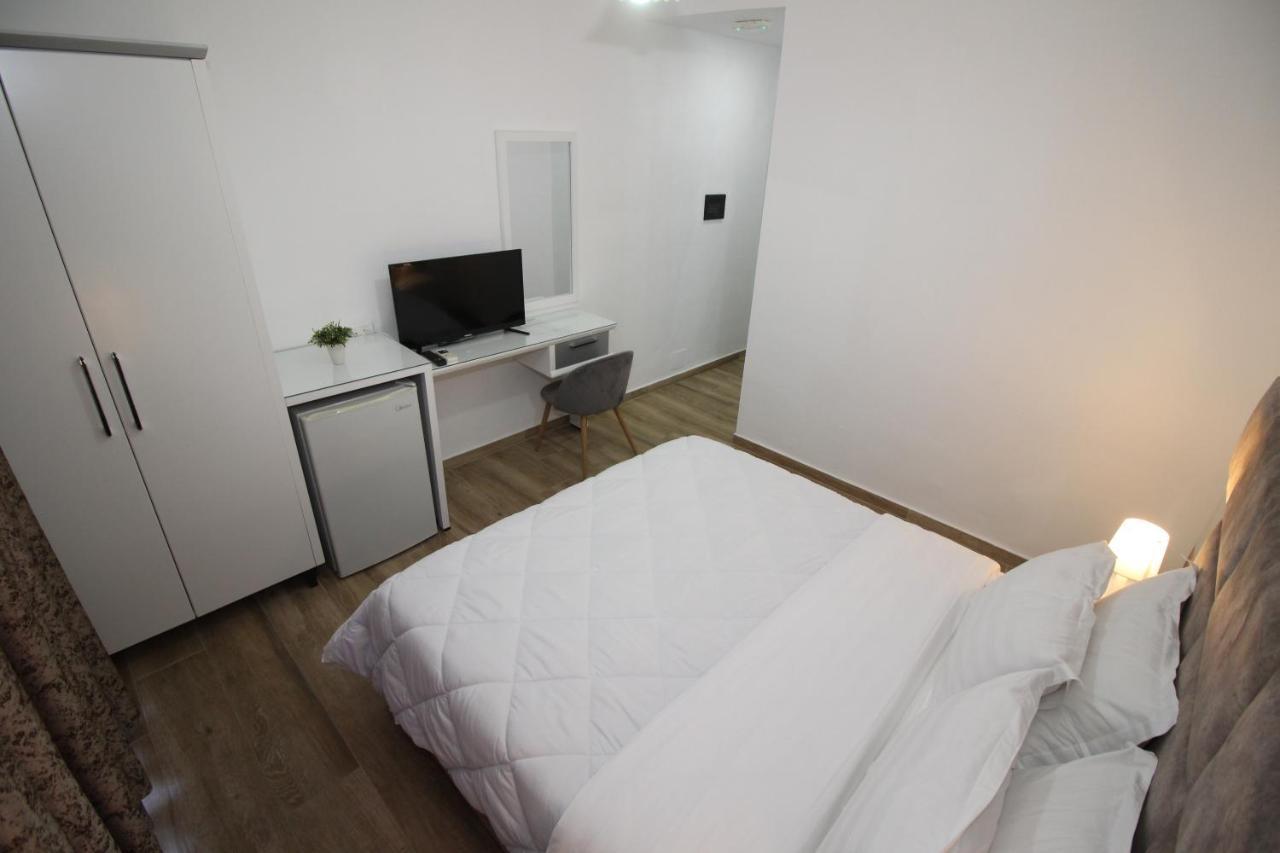 Julia Hotel Саранде Екстериор снимка