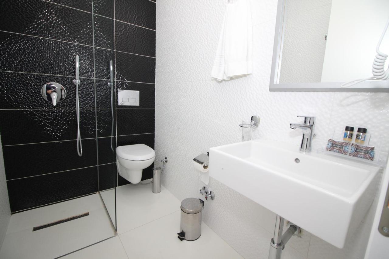 Julia Hotel Саранде Екстериор снимка